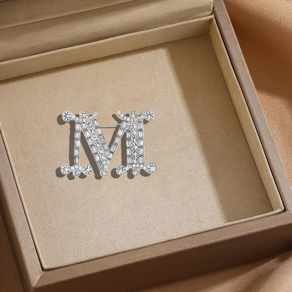 Letter M Brooch All-season Universal Alloy Corsage Pin for Men and Women High-end High-end Clothes Bag Scarf Accessories Brooch серебряный
Letter M Brooch All-season Universal Alloy Corsage Pin for Men and Women High-end High-end Clothes Bag Scarf Accessories Brooch серебряный