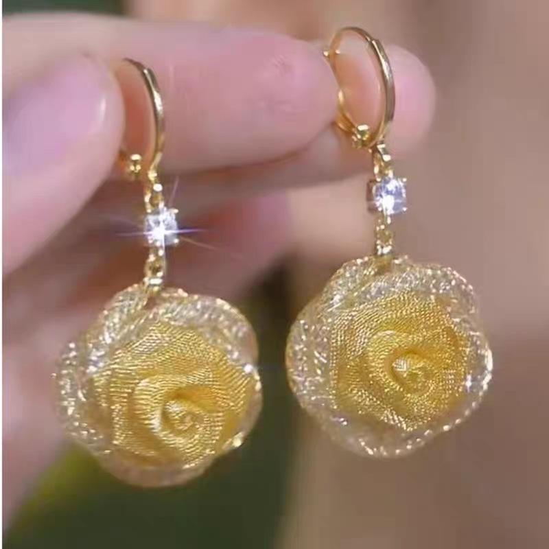 Retro light luxury mesh rose flower earrings gentle elegance celebrity style Internet celebrity earrings design sense heavy industry earrings
Retro light luxury mesh rose flower earrings gentle elegance celebrity style Internet celebrity earrings design sense heavy industry earrings