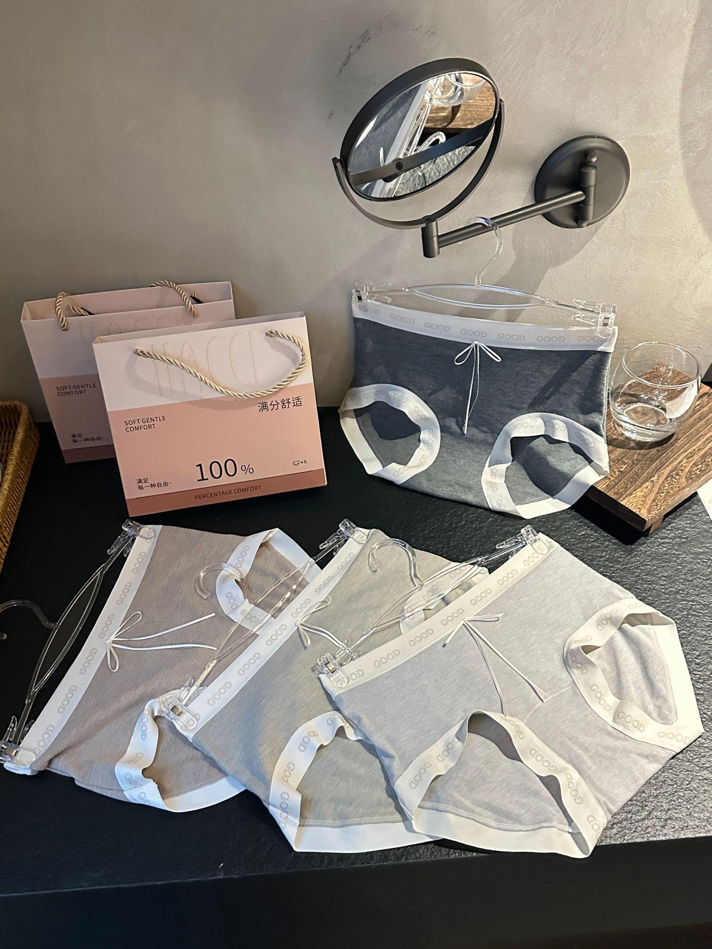 HACCI Women s Seamless Brushed Underwear - Antibacterial, Breathable, Extended Crotch (Autumn/Winter Collection) M (40-50 kg)
HACCI Women s Seamless Brushed Underwear - Antibacterial, Breathable, Extended Crotch (Autumn/Winter Collection) M (40-50 kg)