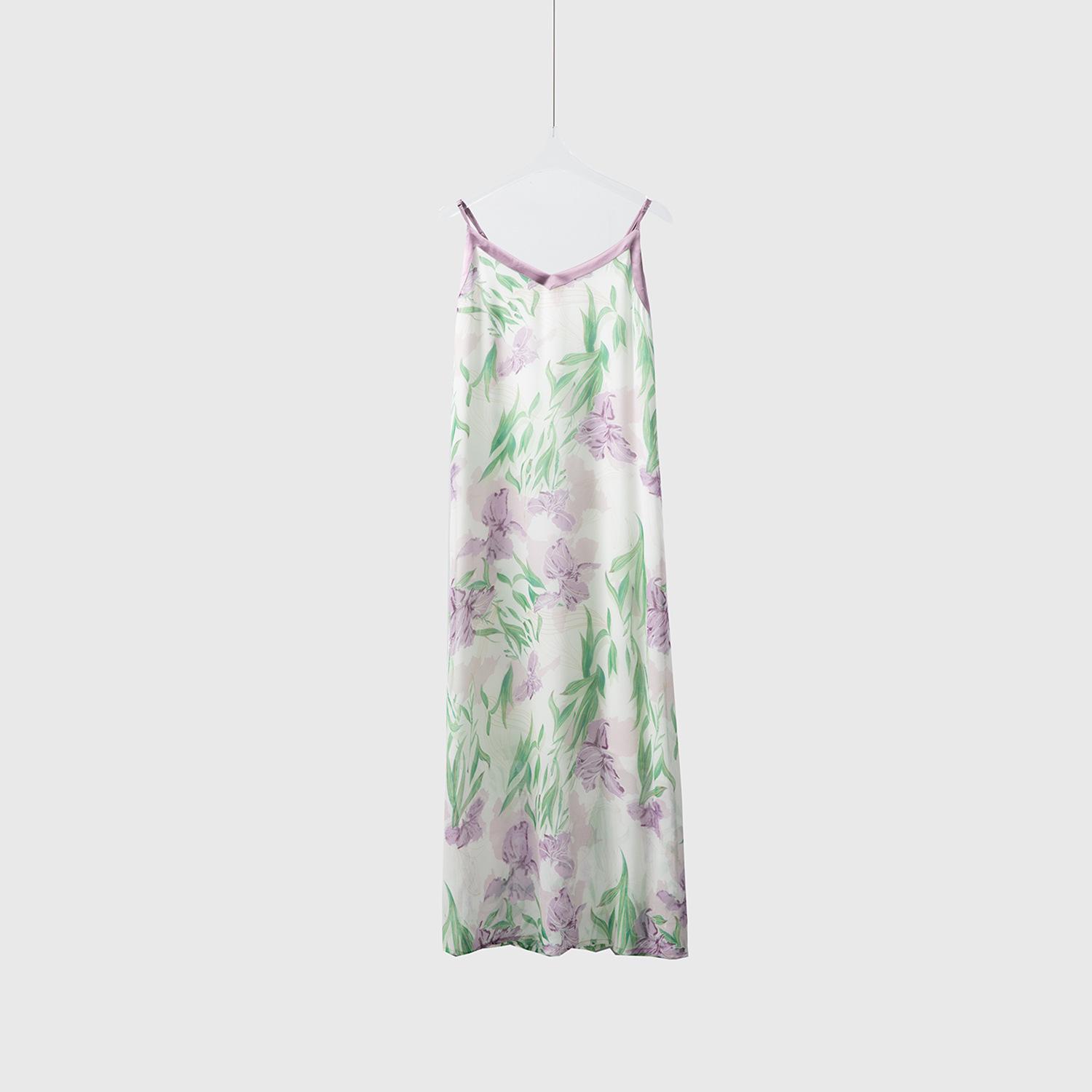 Elegant Women s V-Neck Silk Camisole Dress with Adjustable Straps - Vintage A-Line Style L
Elegant Women s V-Neck Silk Camisole Dress with Adjustable Straps - Vintage A-Line Style L