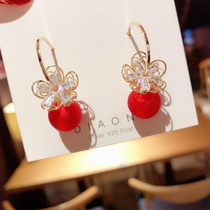 Серебряные серьги S925, красные серьги-гвоздики с искусственным жемчугом и цирконом, темперамент, повседневные универсальные серьги-гвоздики для девочек
Серебряные серьги S925, красные серьги-гвоздики с искусственным жемчугом и цирконом, темперамент, повседневные универсальные серьги-гвоздики для девочек