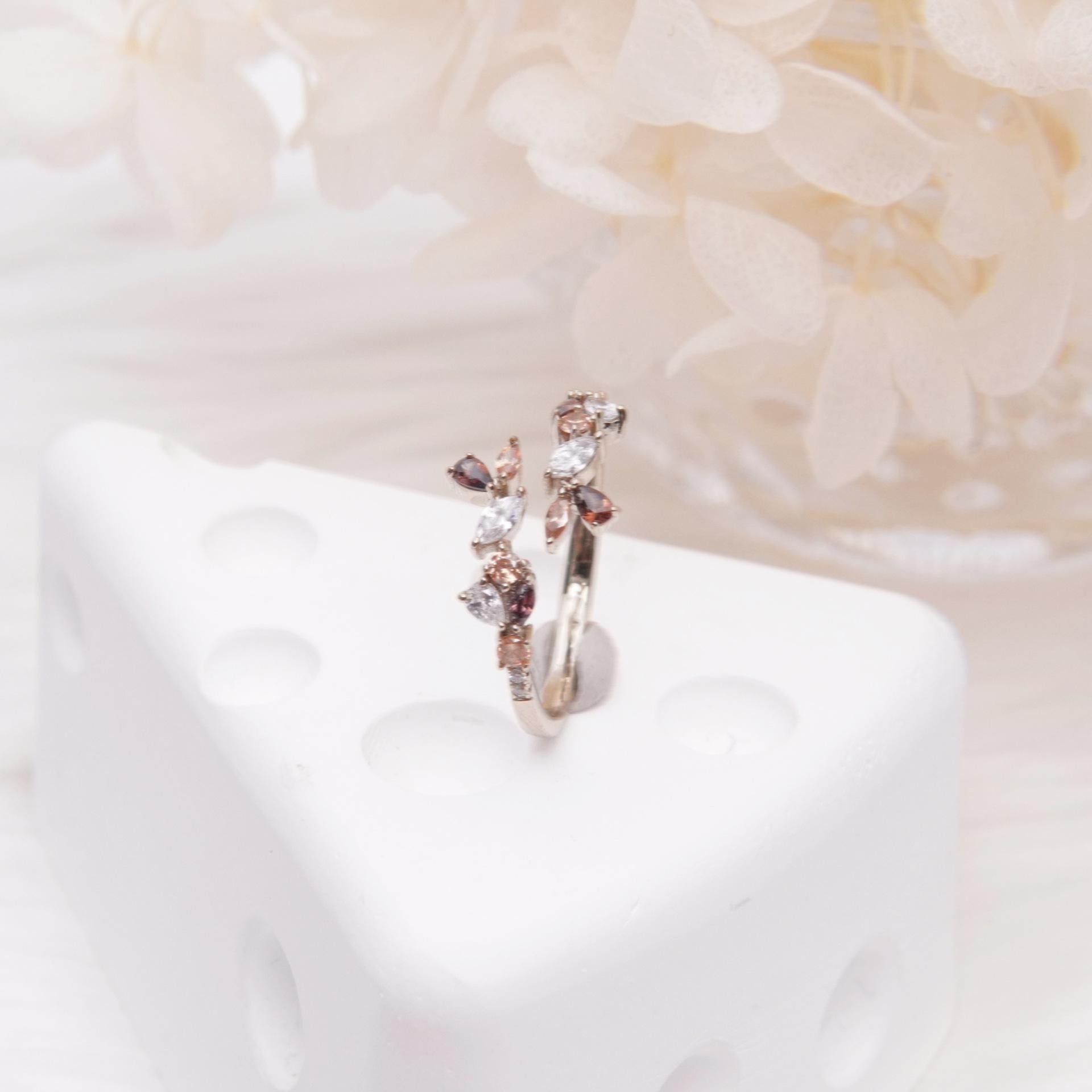 Оригинальное Дизайнерское Цветочное Циркониевое Регулируемое Роскошное Кольцо: Шикарный, Универсальный и Элегантный Adjustable кофейный/золотой
Оригинальное Дизайнерское Цветочное Циркониевое Регулируемое Роскошное Кольцо: Шикарный, Универсальный и Элегантный Adjustable кофейный/золотой