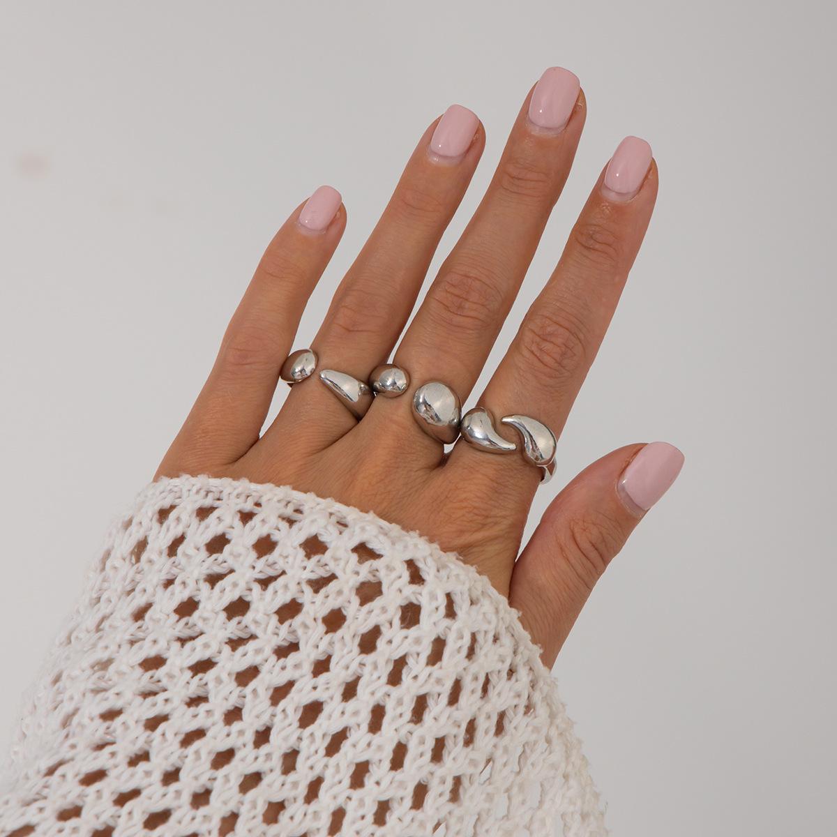 Simple ins smooth hug ring jewelry women, personalized design sense geometric open joint ring
Simple ins smooth hug ring jewelry women, personalized design sense geometric open joint ring