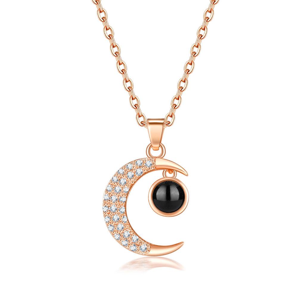 Custom Photo Projection Moon Pendant Necklace with Photo Inside Paved Diamond Photo Choker 50cm&Customized Type&Commonly рожевий колір золота
Custom Photo Projection Moon Pendant Necklace with Photo Inside Paved Diamond Photo Choker 50cm&Customized Type&Commonly рожевий колір золота