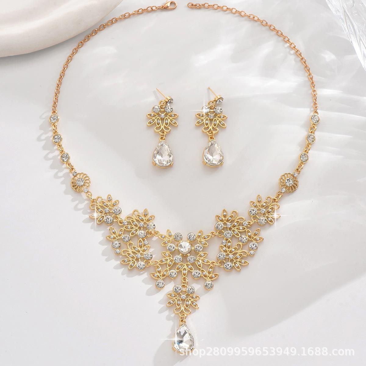 Прямая поставка с фабрики для свадебных украшений, стразы, листья, капли воды, свадебное ожерелье для невесты, серьги, ювелирные изделия, подходящие к свадебному платью
Прямая поставка с фабрики для свадебных украшений, стразы, листья, капли воды, свадебное ожерелье для невесты, серьги, ювелирные изделия, подходящие к свадебному платью