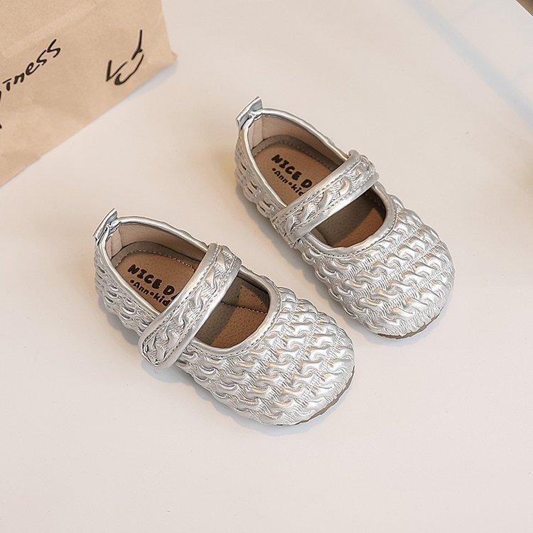 Girls small leather shoes 2025 spring new little girl shoes soft leather single shoes princess shoes soft sole medium and large children s leathe 33 срібний
Girls small leather shoes 2025 spring new little girl shoes soft leather single shoes princess shoes soft sole medium and large children s leathe 33 срібний