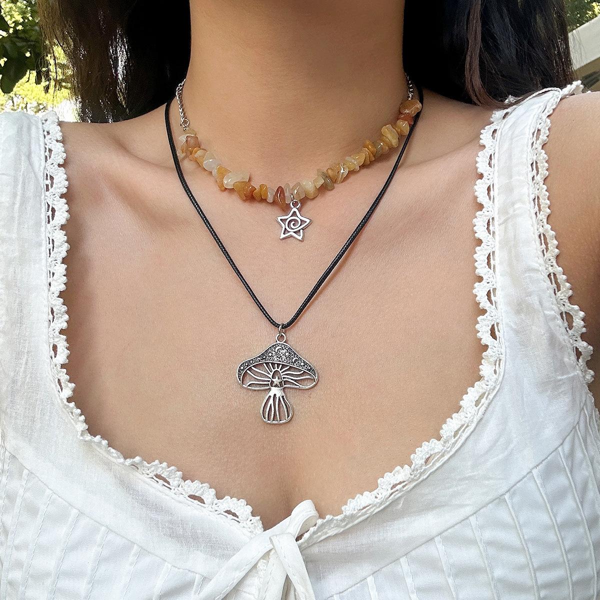 Vintage irregular turquoise beaded multi-layer collarbone chain ethnic style metal mushroom skin wax thread necklace
Vintage irregular turquoise beaded multi-layer collarbone chain ethnic style metal mushroom skin wax thread necklace