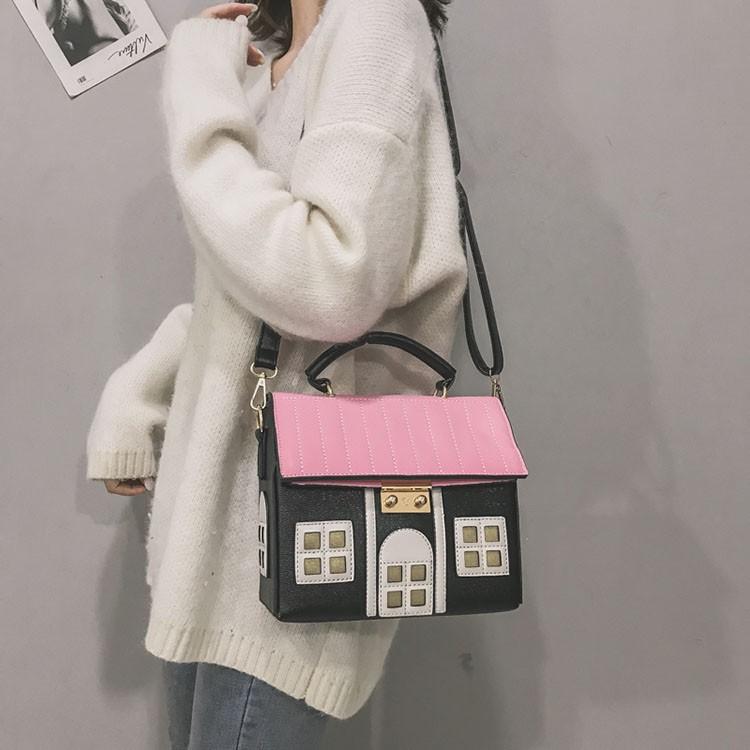 Charming House-Shaped Messenger Bag For Women Faux Leather Crossbody Purse With Geometric Pattern Durable Construction And Polyester Lining чорний
Charming House-Shaped Messenger Bag For Women Faux Leather Crossbody Purse With Geometric Pattern Durable Construction And Polyester Lining чорний