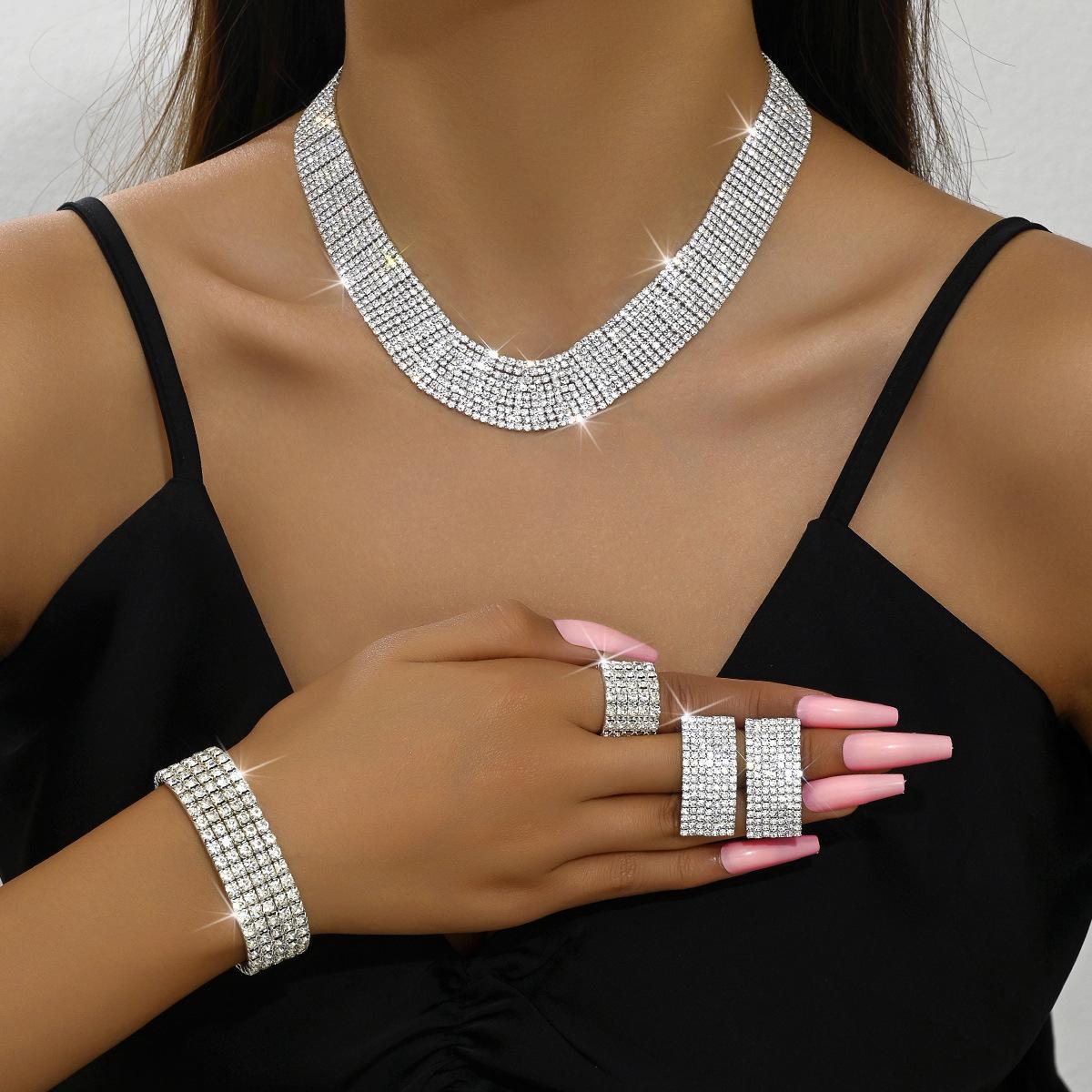 High-End Exaggerated Bridal Rhinestone Necklace, Earrings, Bracelet & Ring Set for Wedding Photography
High-End Exaggerated Bridal Rhinestone Necklace, Earrings, Bracelet & Ring Set for Wedding Photography