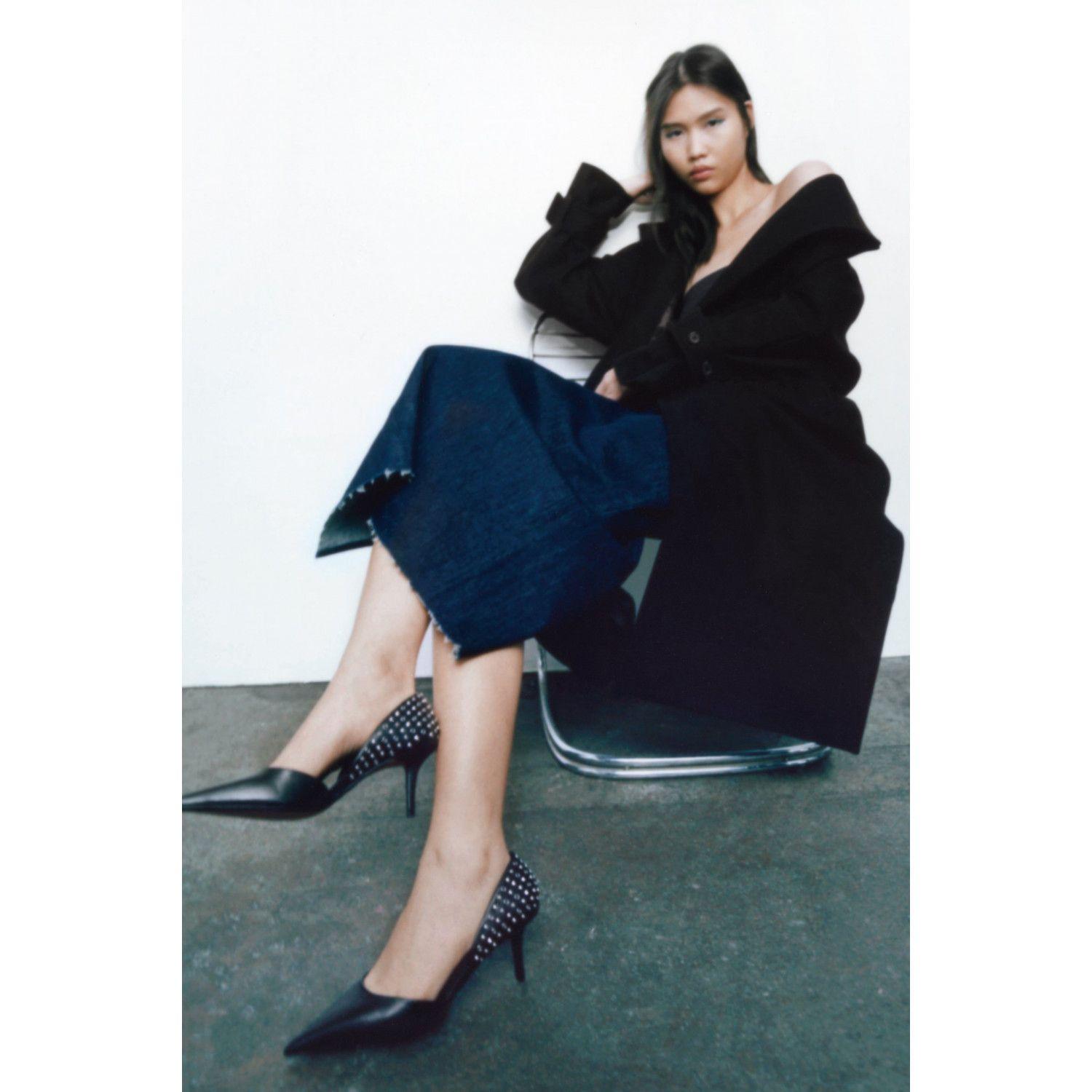 STUDDED MID-HEEL SHOES
STUDDED MID-HEEL SHOES