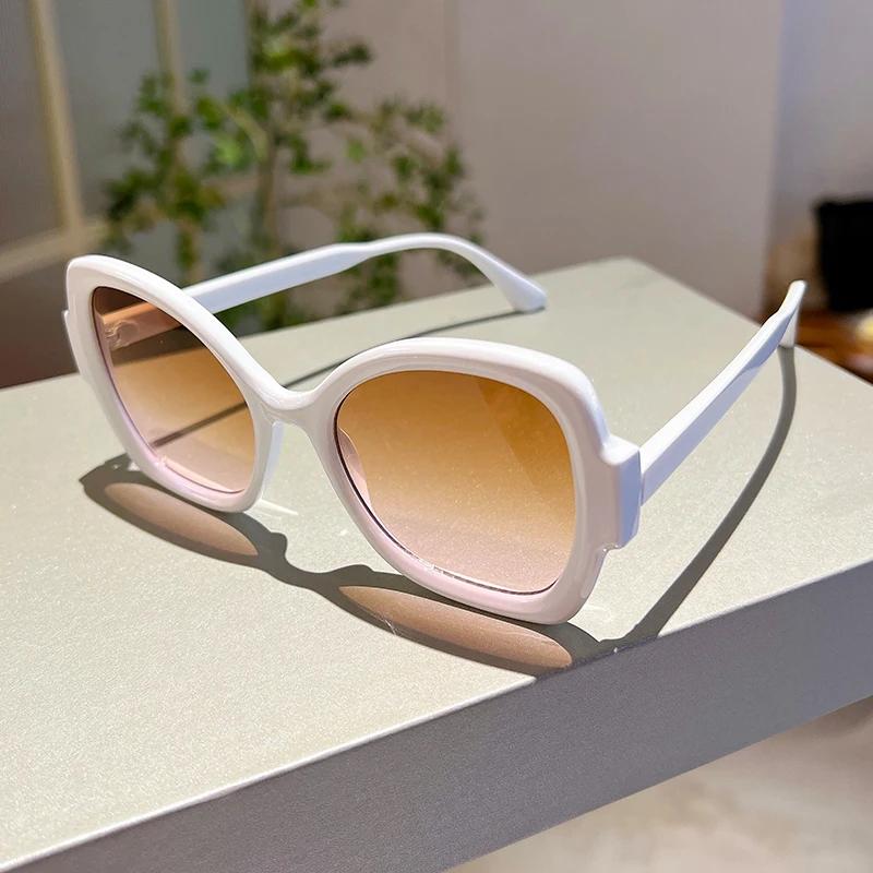 GM LUMIAS Round Sunglasses Women Fashion Vintage Oversized Candy Color Shades Trendy Butterfly Gradient Brand Design Sun Glasses without case
GM LUMIAS Round Sunglasses Women Fashion Vintage Oversized Candy Color Shades Trendy Butterfly Gradient Brand Design Sun Glasses without case