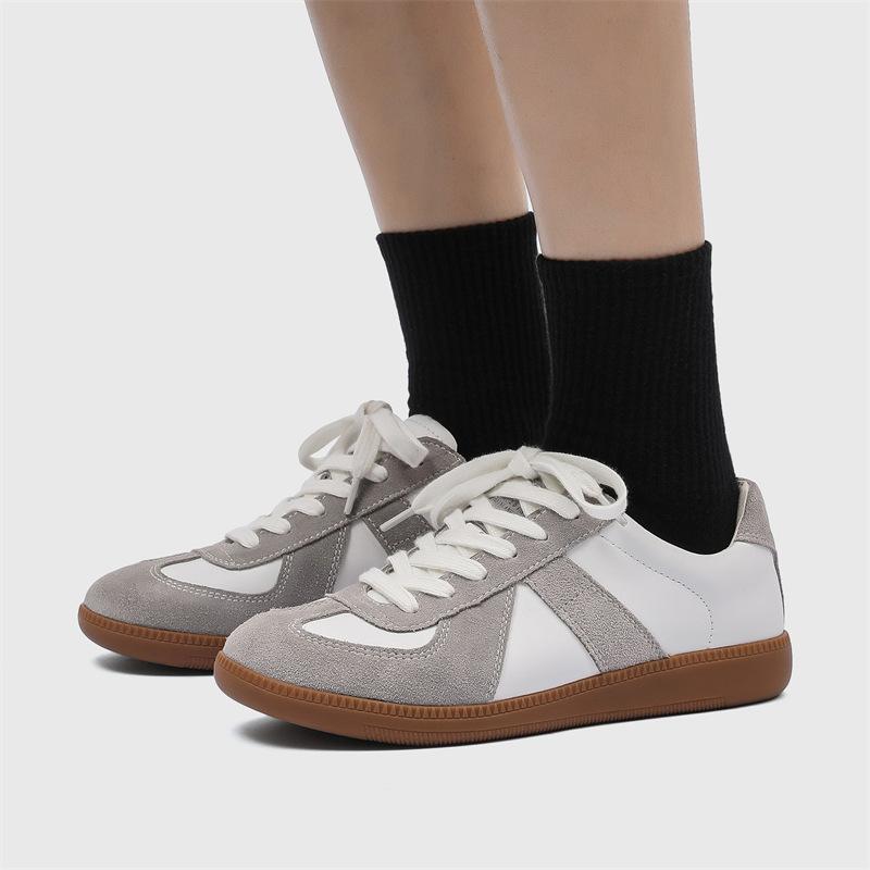 2025 German training shoes men s autumn niche retro sports casual flat baseplate shoes trendy versatile Forrest Gump shoes 87122-X 46 білий
2025 German training shoes men s autumn niche retro sports casual flat baseplate shoes trendy versatile Forrest Gump shoes 87122-X 46 білий