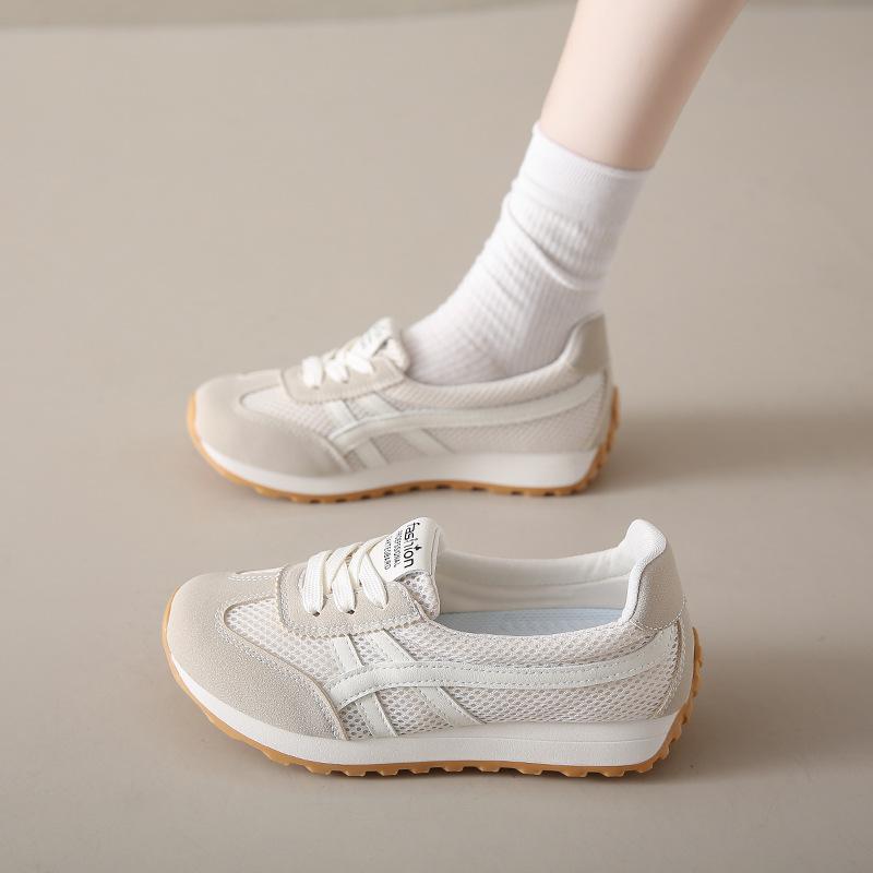 The new autumn model is breathable little white shoes, female students thick-soled versatile casual sports board shoes F 40 чорний
The new autumn model is breathable little white shoes, female students thick-soled versatile casual sports board shoes F 40 чорний