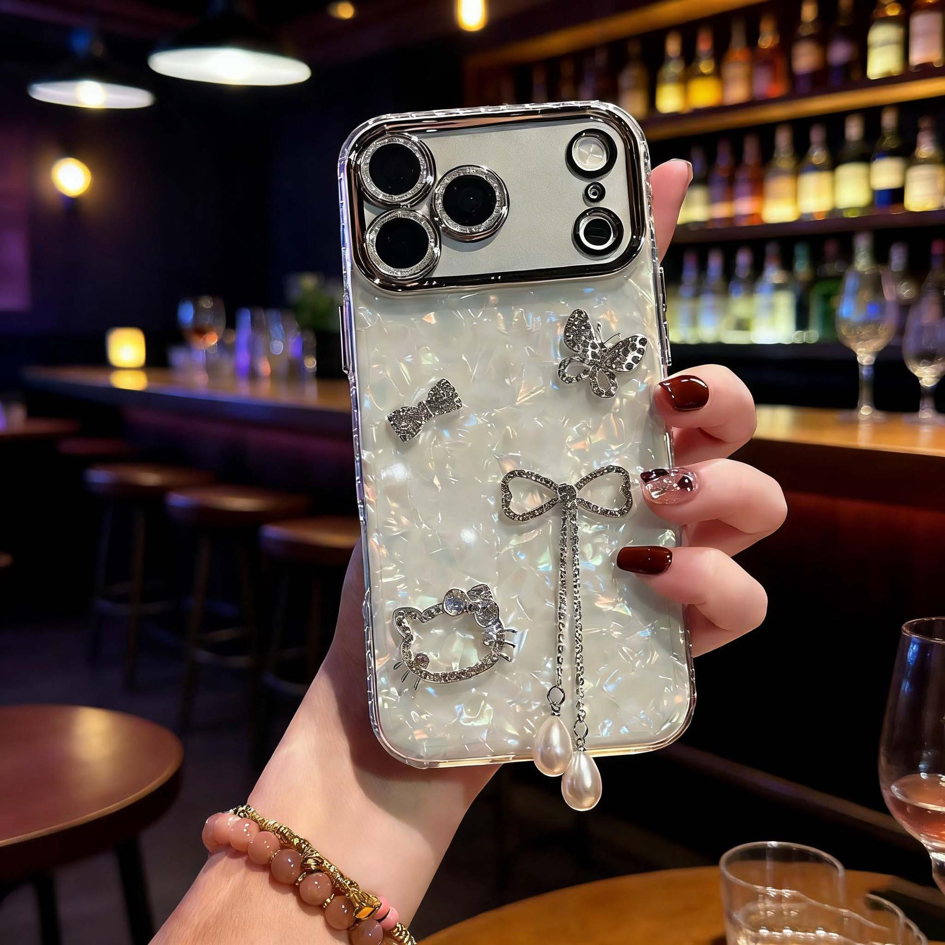 Korean Style Rhinestone 3D Butterfly Shell Texture Phone Case for Apple 16Pro, Model 14/15; Pendant Included, Design for Women iPhone 16 Pro
Korean Style Rhinestone 3D Butterfly Shell Texture Phone Case for Apple 16Pro, Model 14/15; Pendant Included, Design for Women iPhone 16 Pro