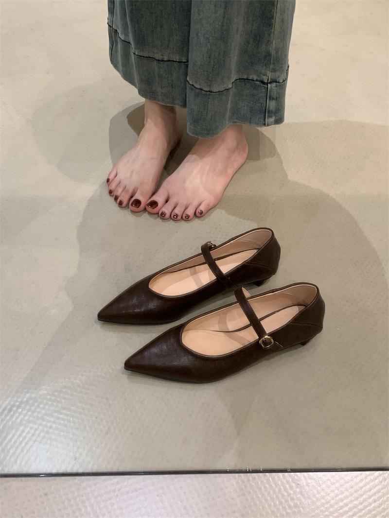 Pointed Mary Jane shoes women s shoes autumn 2025 new shallow mouth versatile thick heel with skirt one-word belt single shoes 39
Pointed Mary Jane shoes women s shoes autumn 2025 new shallow mouth versatile thick heel with skirt one-word belt single shoes 39