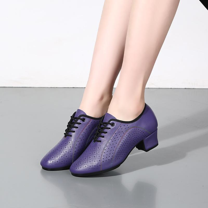 Genuine cowhide dance shoes women s soft-soled adult square dance shoes dance shoes genuine leather women s modern dance Latin dance shoes 41 фіолетовий
Genuine cowhide dance shoes women s soft-soled adult square dance shoes dance shoes genuine leather women s modern dance Latin dance shoes 41 фіолетовий