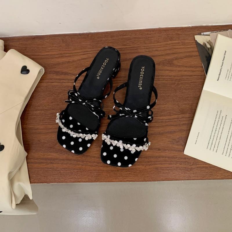 Niche Minimalist Style Retro Polka Dot Word With Rhinestone Bow Thick Heel Slippers Summer 39 чорний
Niche Minimalist Style Retro Polka Dot Word With Rhinestone Bow Thick Heel Slippers Summer 39 чорний