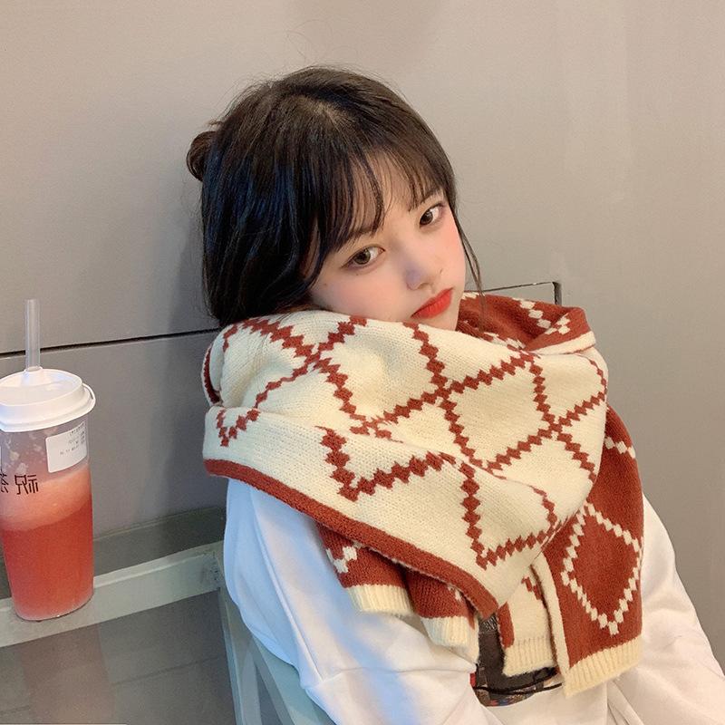 Зимний новый винтажный темпераментный двусторонний мягкий шерстяной шарф, женский клетчатый теплый воротник, универсальная накидка, модная ONE SIZE
Зимний новый винтажный темпераментный двусторонний мягкий шерстяной шарф, женский клетчатый теплый воротник, универсальная накидка, модная ONE SIZE