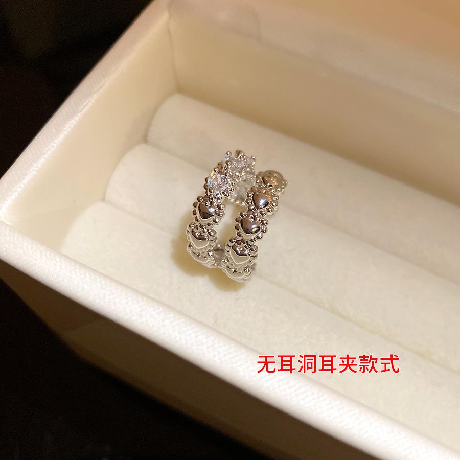 Zircon double-layer ear clips, retro, simple and fashionable without ear piercings, earbone clips, earrings, light luxury, high-end earrings
Zircon double-layer ear clips, retro, simple and fashionable without ear piercings, earbone clips, earrings, light luxury, high-end earrings