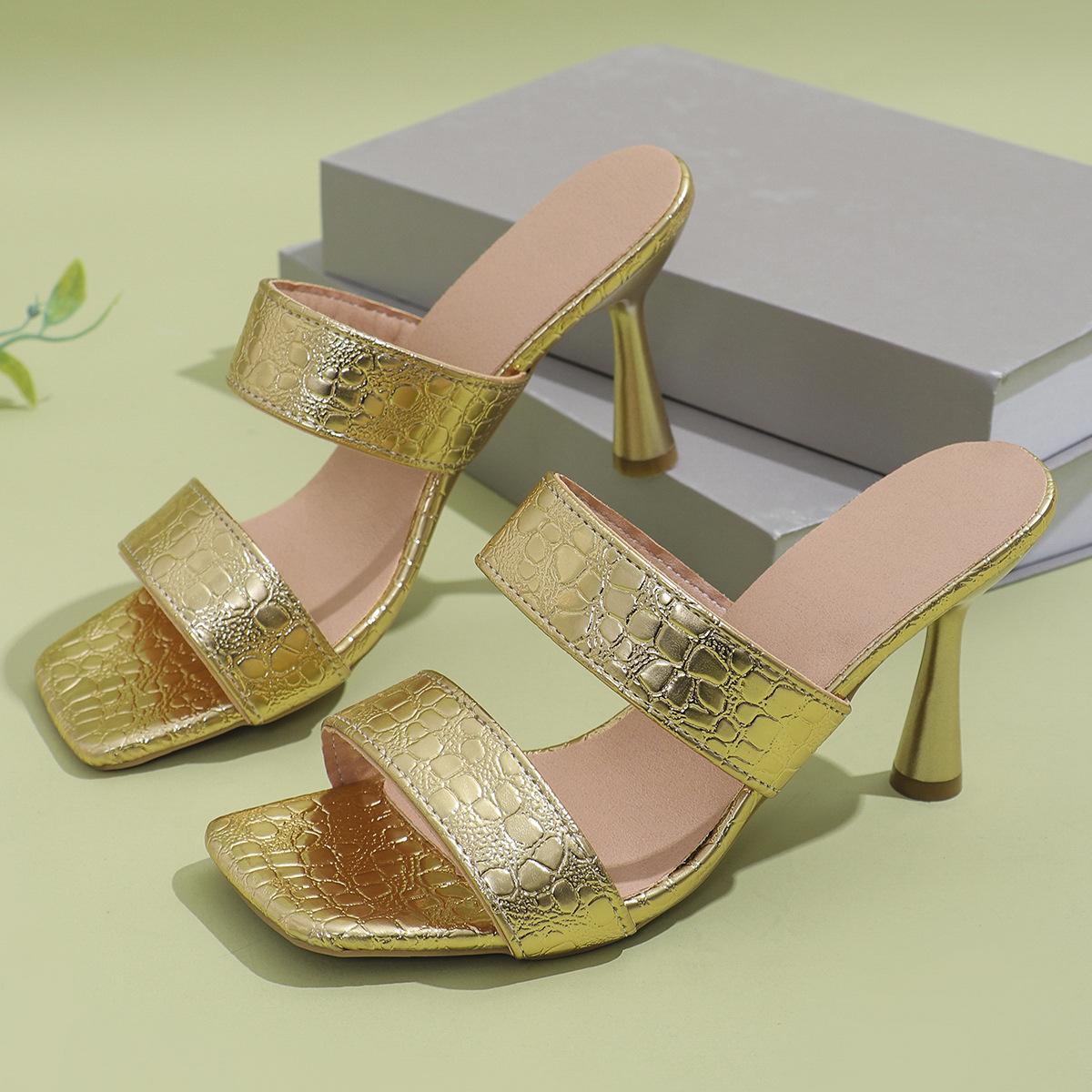 Модные женские тапочки на высоком каблуке, новые тапочки 2024 года с крокодиловым узором и квадратной головкой большого размера в наличии. 41
Модные женские тапочки на высоком каблуке, новые тапочки 2024 года с крокодиловым узором и квадратной головкой большого размера в наличии. 41