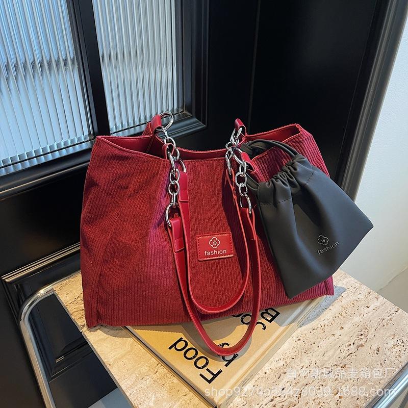 Autumn and winter manufacturers popular suede matte big bag women s 2025 new trendy retro underarm bag tote bag червоний
Autumn and winter manufacturers popular suede matte big bag women s 2025 new trendy retro underarm bag tote bag червоний