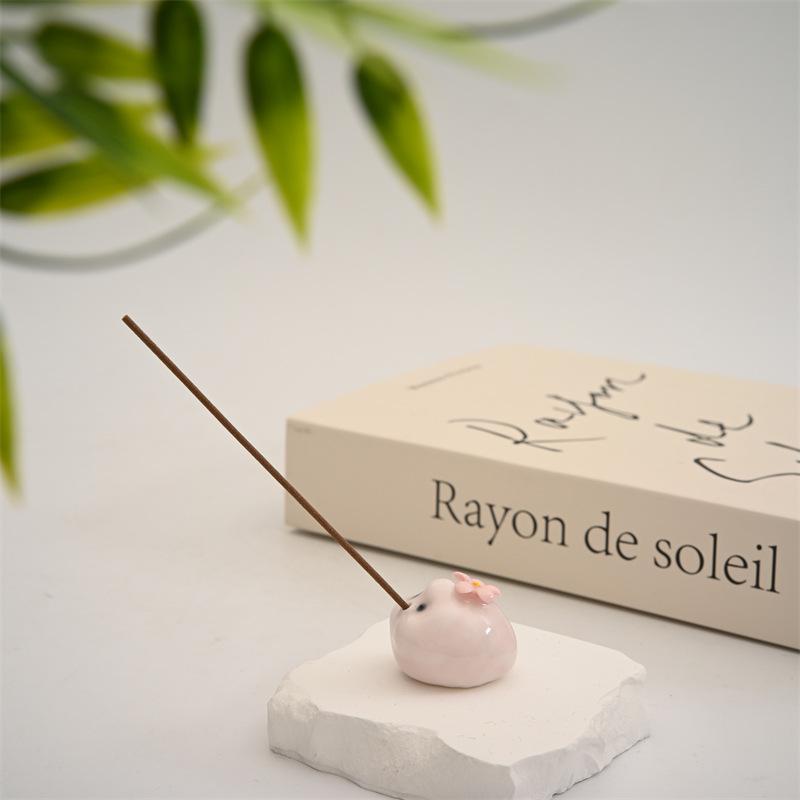 Mini Bubble Fish Incense Holder: Tea Table Ornament and Ceremony Burner
Mini Bubble Fish Incense Holder: Tea Table Ornament and Ceremony Burner