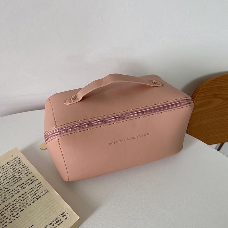 Косметичка женская большая вместимость портативная Ins Texture новая супер огненная дорожная сумка для хранения туалетных принадлежностей
Косметичка женская большая вместимость портативная Ins Texture новая супер огненная дорожная сумка для хранения туалетных принадлежностей