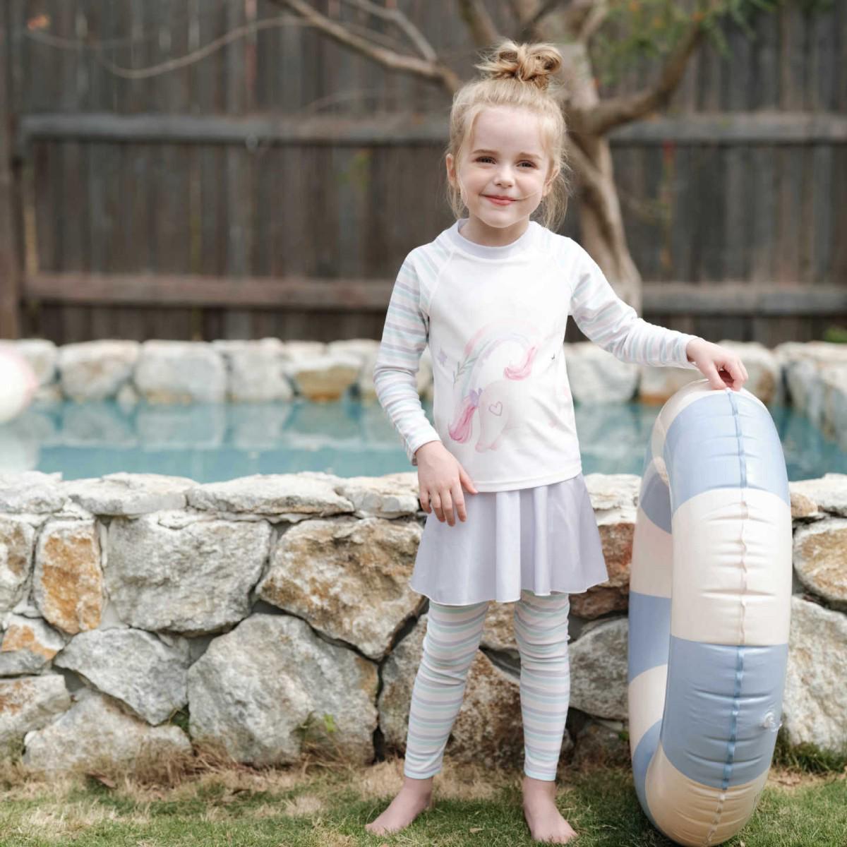 Original Unicorn Print Girls Long-Sleeve Swimsuit Set - Quick-Dry, Sunscreen, Two-Piece for Summer 2025. 90
Original Unicorn Print Girls Long-Sleeve Swimsuit Set - Quick-Dry, Sunscreen, Two-Piece for Summer 2025. 90