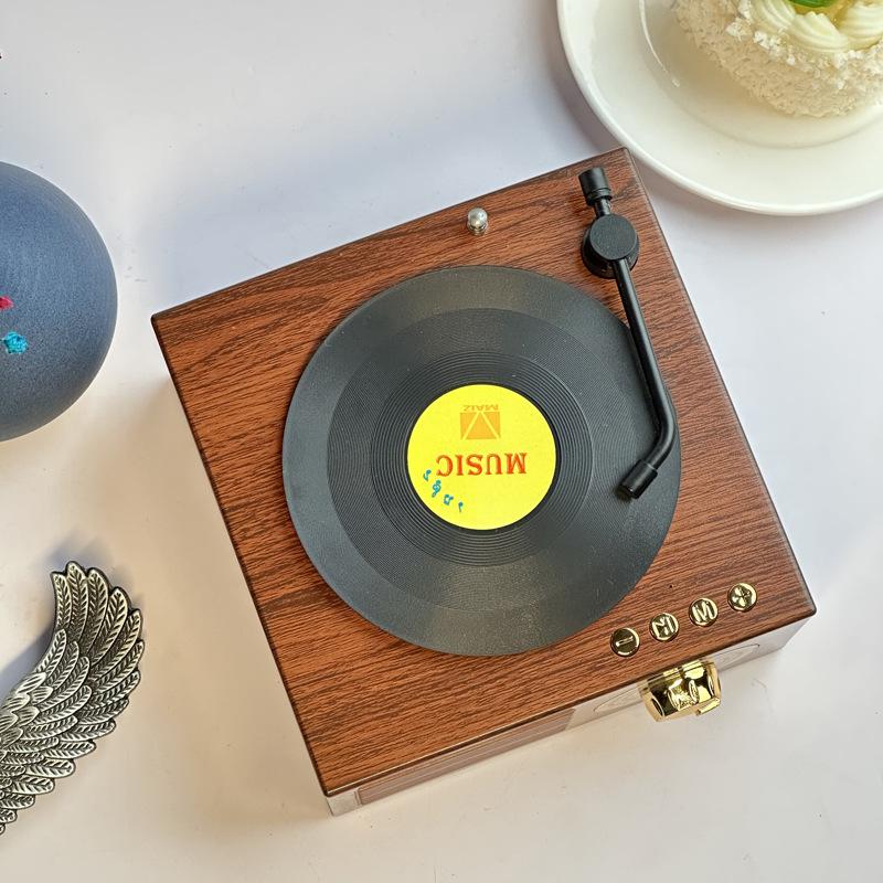 Ретро Bluetooth-динамик, дизайн граммофона, радиокарта, FM-сабвуфер, домашняя настольная аудиосистема
Ретро Bluetooth-динамик, дизайн граммофона, радиокарта, FM-сабвуфер, домашняя настольная аудиосистема