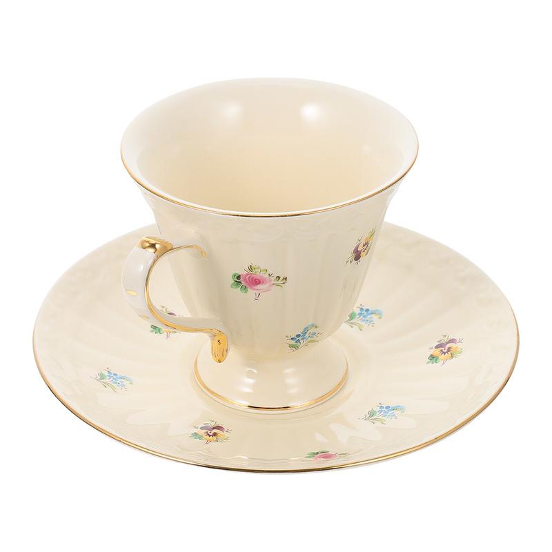 Set of coffee cups in retro style, pot, set of ceramic cups, coffee cups, water cups, cups and stews
Set of coffee cups in retro style, pot, set of ceramic cups, coffee cups, water cups, cups and stews