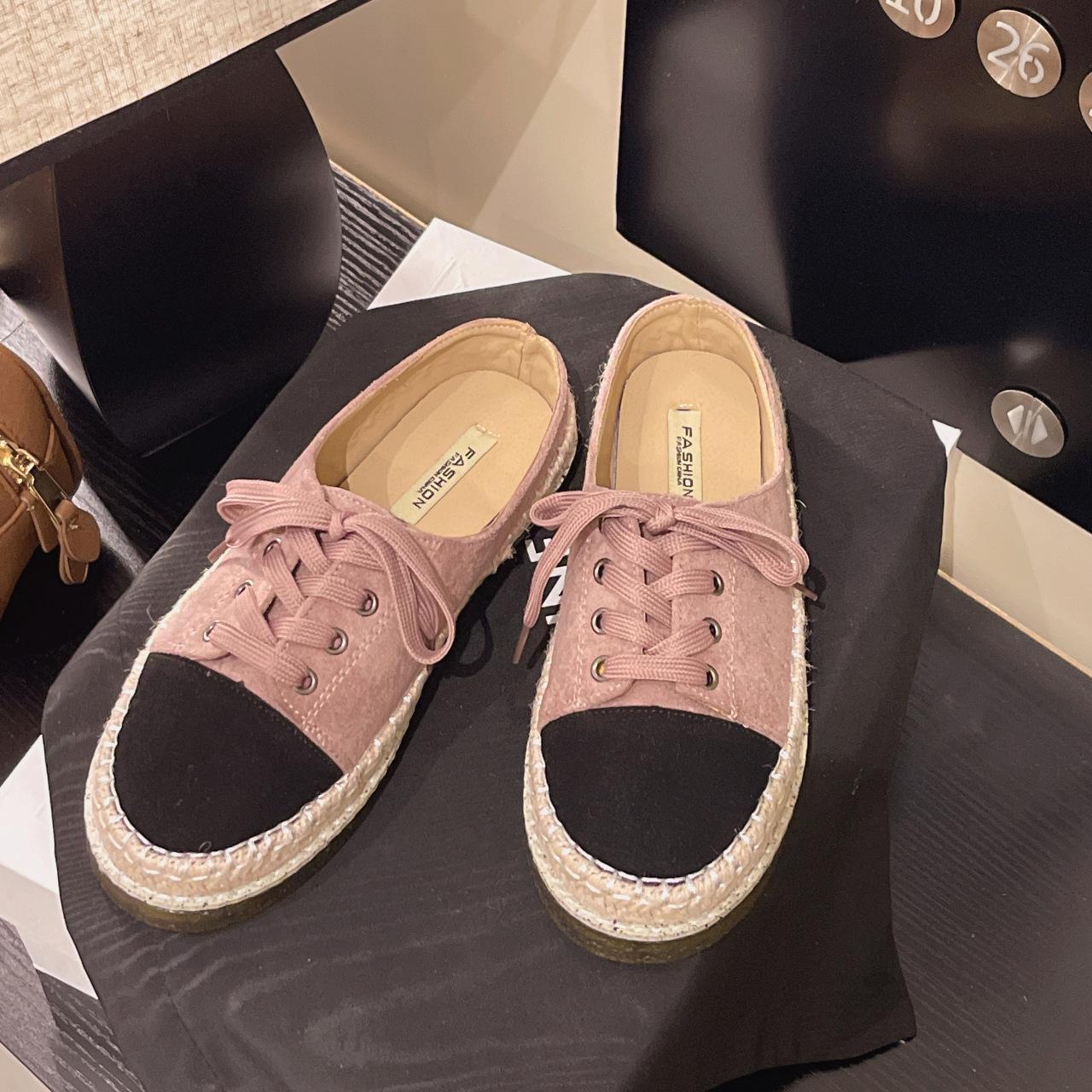 Sports and leisure bag head half slippers women s spring and summer new lace-up without heel fisherman shoes wear explosive lazy shoes 35 розовый
Sports and leisure bag head half slippers women s spring and summer new lace-up without heel fisherman shoes wear explosive lazy shoes 35 розовый