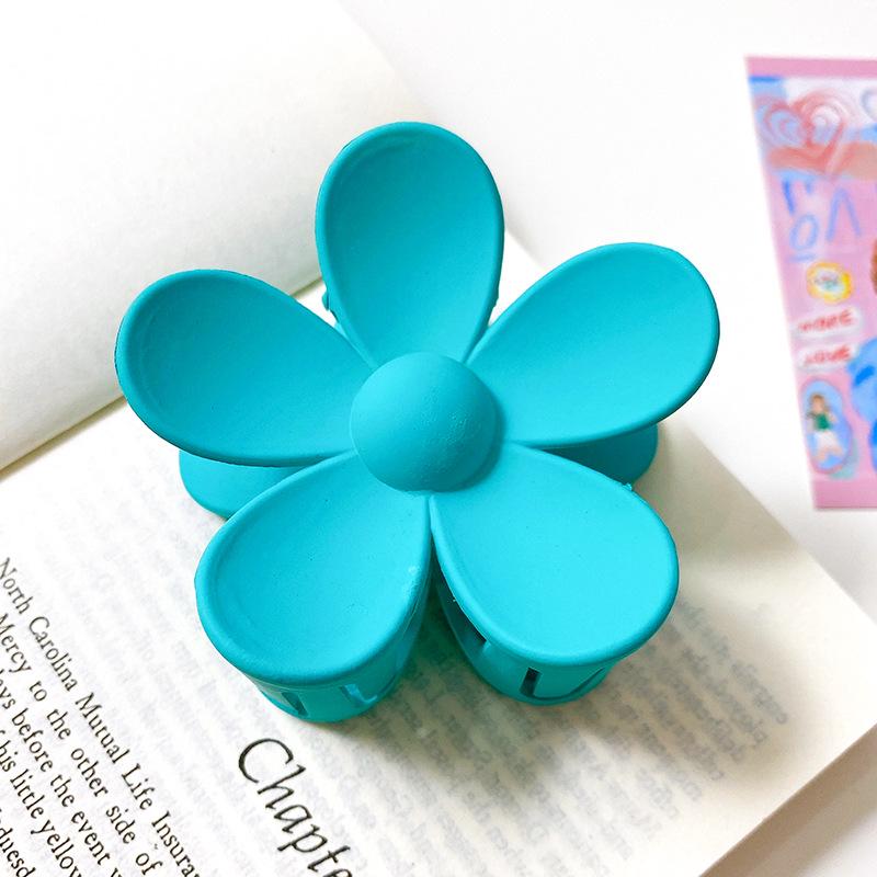 Korean Style Sweet Flower Hair Claw Clip for Buns and Showers
Korean Style Sweet Flower Hair Claw Clip for Buns and Showers