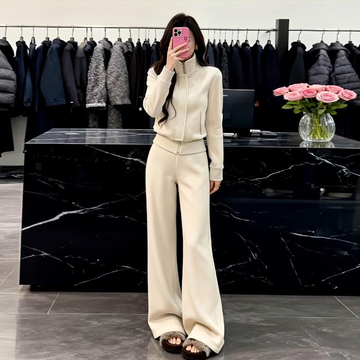 Winter Stand Collar Hoodie & Wide-Leg Pants Set for Women - Plus Velvet, Thickened, Long Sleeve, Two-Piece #927 S
Winter Stand Collar Hoodie & Wide-Leg Pants Set for Women - Plus Velvet, Thickened, Long Sleeve, Two-Piece #927 S