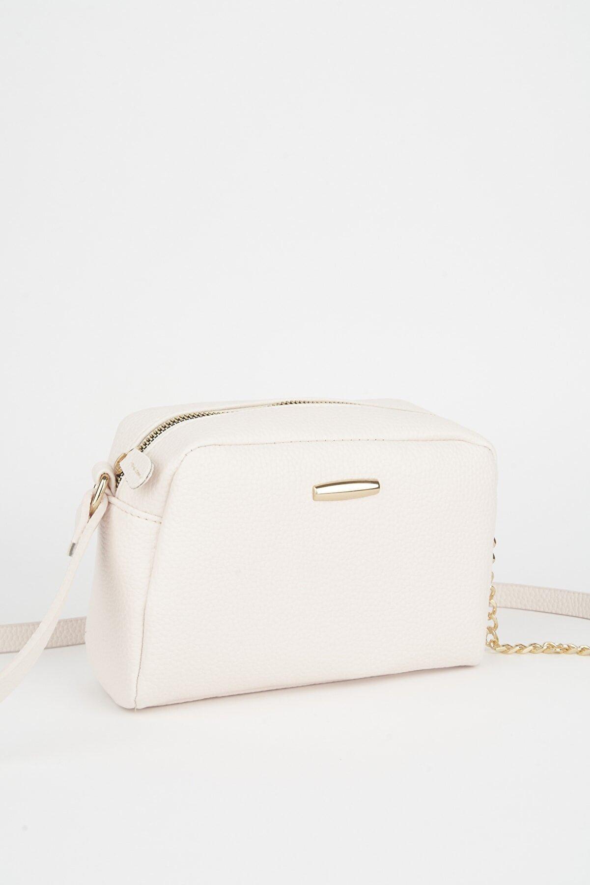 Crocos Cream Textured Leather Crossbody Bag with Tarnish Resistant Metal Chain Shoulder Strap
Crocos Cream Textured Leather Crossbody Bag with Tarnish Resistant Metal Chain Shoulder Strap