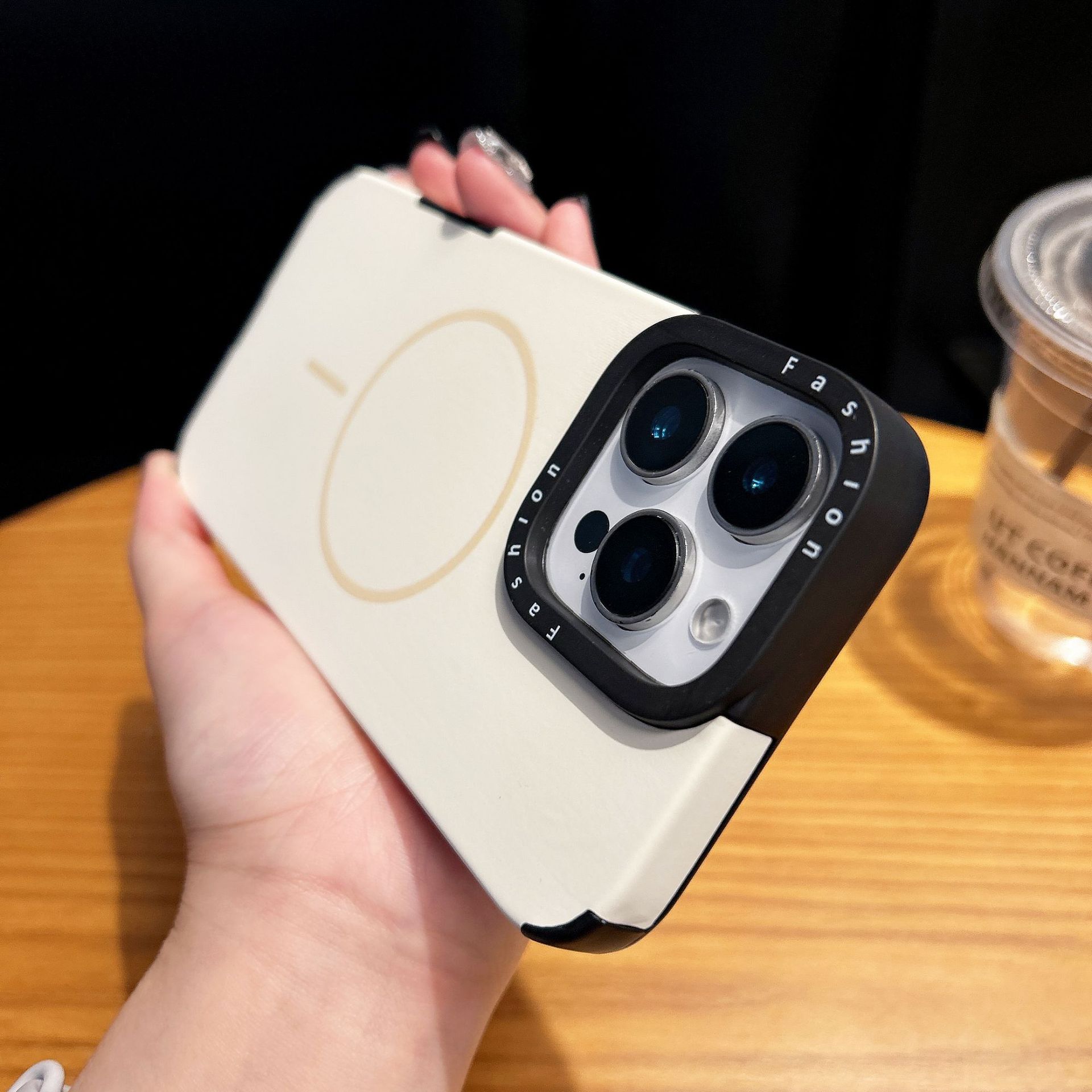 Liquid Silicone Suitable for IPhone16promax Mobile Phone Case Apple 15 Thin Circle Magnetic Suction 14 iPhone16
Liquid Silicone Suitable for IPhone16promax Mobile Phone Case Apple 15 Thin Circle Magnetic Suction 14 iPhone16