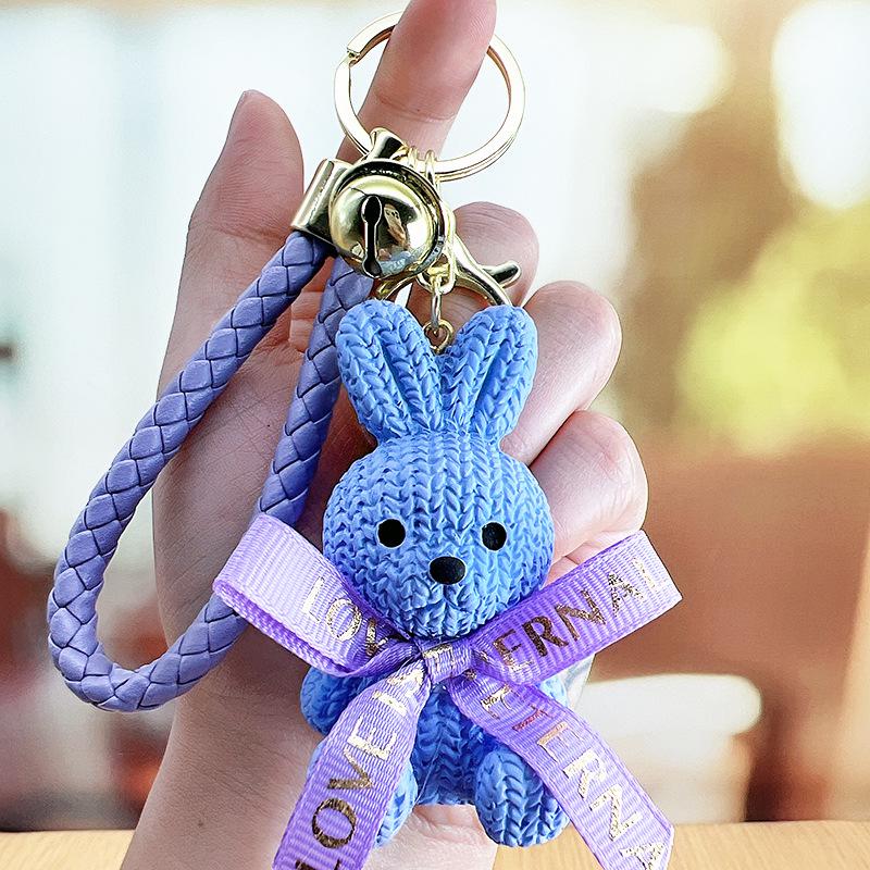 Плетеный из смолы брелок-бабочка с кроликом - Милый мультяшный кулон-кукла в подарок
Плетеный из смолы брелок-бабочка с кроликом - Милый мультяшный кулон-кукла в подарок