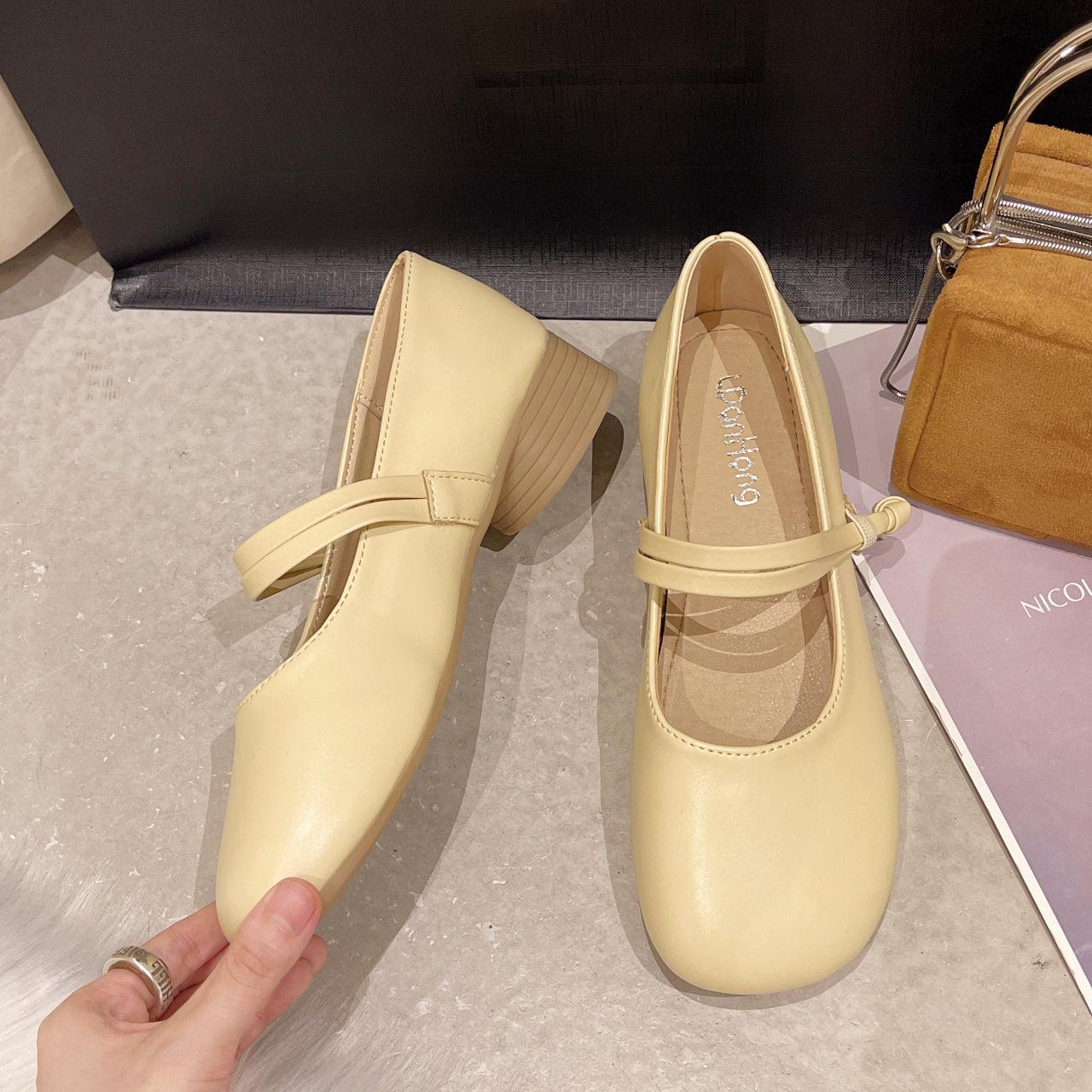 Туфли Мэри Джейн на низком каблуке с круглым носком, женские, лето 2025, новая корейская версия, обувь Doudou, одиночные туфли, производитель женских туфель 40 светло-желтого
Туфли Мэри Джейн на низком каблуке с круглым носком, женские, лето 2025, новая корейская версия, обувь Doudou, одиночные туфли, производитель женских туфель 40 светло-желтого