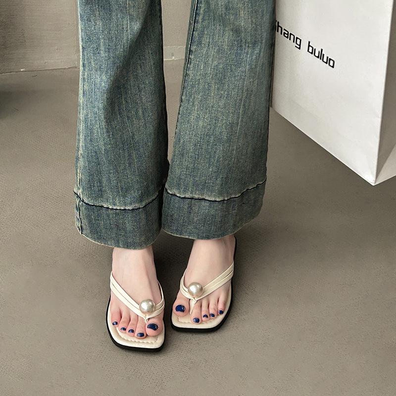 Internet celebrities popular soft-soled flip-flops shoes women wear 2024 summer new casual versatile beach sandals 35 чёрный
Internet celebrities popular soft-soled flip-flops shoes women wear 2024 summer new casual versatile beach sandals 35 чёрный