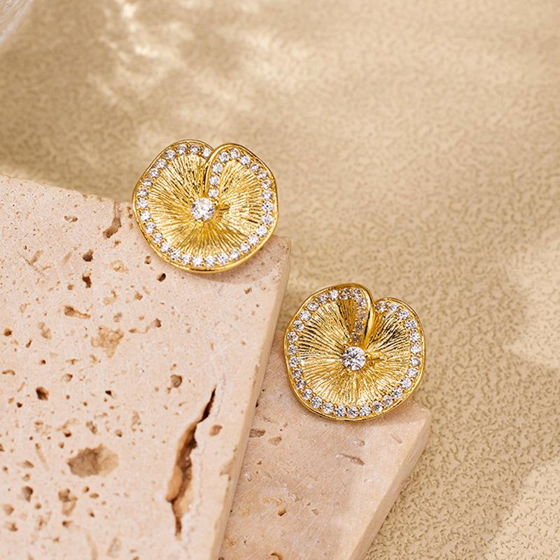Women s Earring S925 Sterling silver exquisite Lotus leaf with zircon stud Valentine gift Ladies Fashion luxury Jewelry
Women s Earring S925 Sterling silver exquisite Lotus leaf with zircon stud Valentine gift Ladies Fashion luxury Jewelry