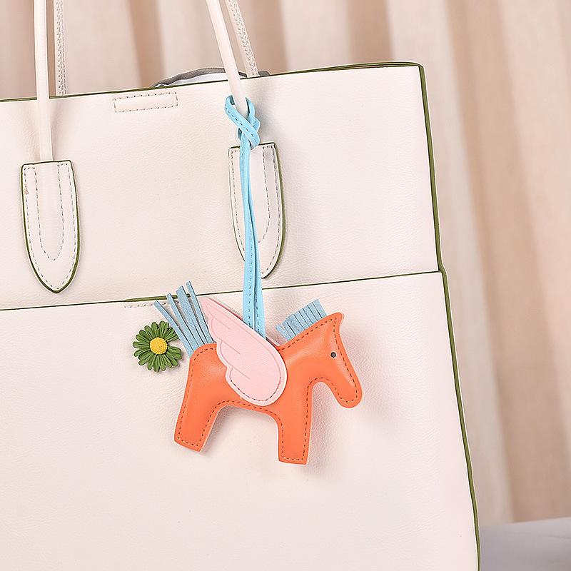 Подвеска Кожаная кисточка Милый ангел Аксессуары Подходит для подвешивания на сумку Украшения One Size
Подвеска Кожаная кисточка Милый ангел Аксессуары Подходит для подвешивания на сумку Украшения One Size