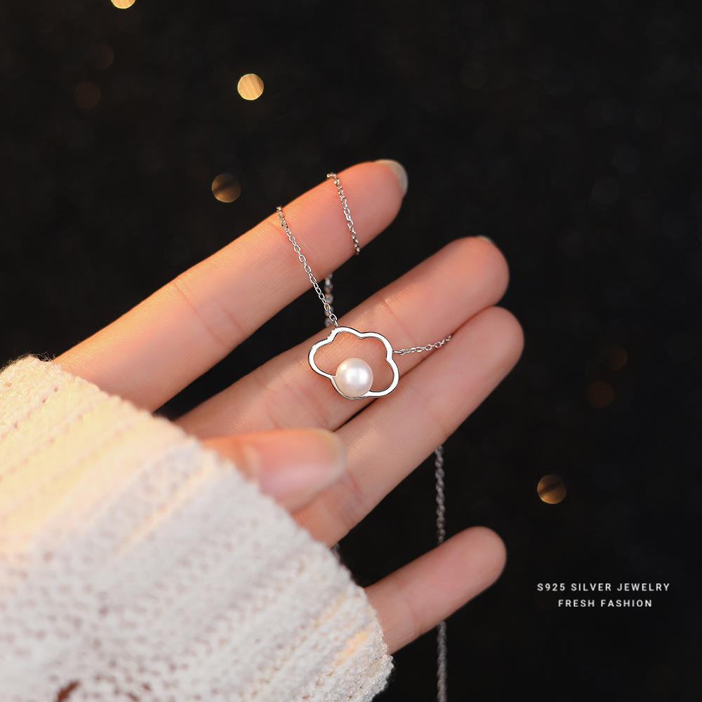 925 Sterling Silver Pearl Cloud Pendant Necklace for Women Light Luxury Elegant Jewelry Accessories
925 Sterling Silver Pearl Cloud Pendant Necklace for Women Light Luxury Elegant Jewelry Accessories