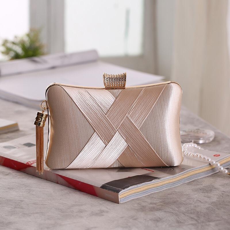 Evening Bags Tassel Fashion Ladies Day Clutch Bag Small Shoulder Handbags Female Party Wedding Evening Bag for Women Phone Purse 12x20x6cm абрикосовий
Evening Bags Tassel Fashion Ladies Day Clutch Bag Small Shoulder Handbags Female Party Wedding Evening Bag for Women Phone Purse 12x20x6cm абрикосовий