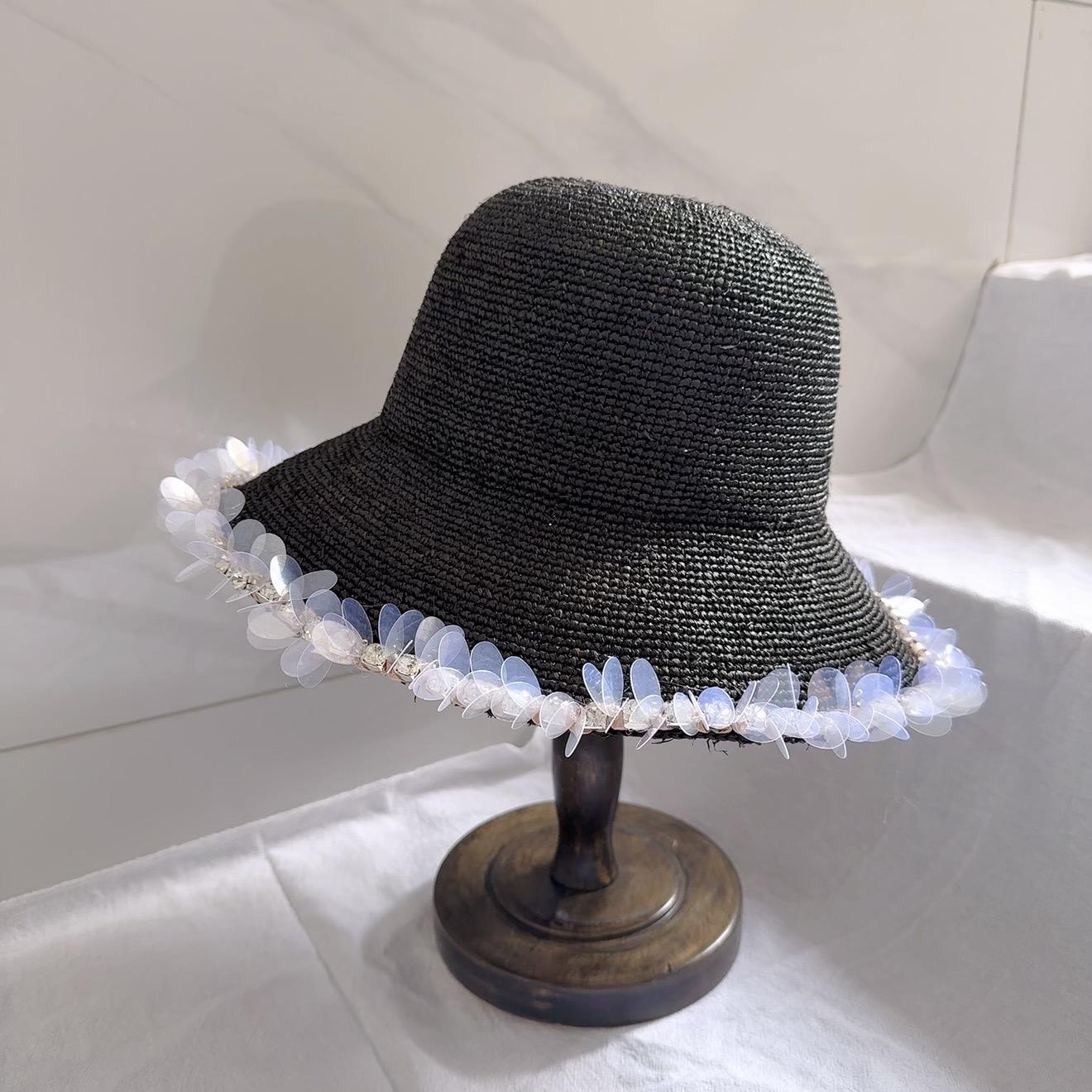 Fashion Vintage Sequin Wide Brim Hand Woven Raffia Grass Summer Women Casual Beach Hat High-quality Casual Lady Girls Hats 54-58cm чорний
Fashion Vintage Sequin Wide Brim Hand Woven Raffia Grass Summer Women Casual Beach Hat High-quality Casual Lady Girls Hats 54-58cm чорний