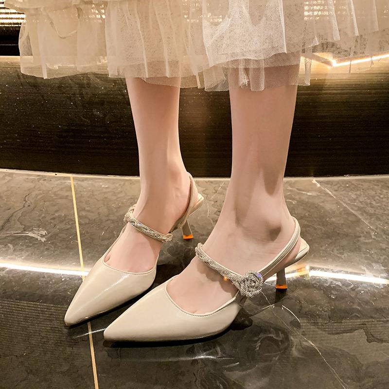 Женские туфли-лодочки на высоком каблуке с острым носком, летние, новые, темпераментные, с ремешком на одно слово, премиальные, универсальные сандалии 39
Женские туфли-лодочки на высоком каблуке с острым носком, летние, новые, темпераментные, с ремешком на одно слово, премиальные, универсальные сандалии 39