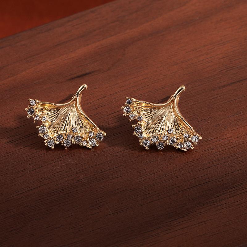 Design Diamond Ginkgo Biloba Earrings Alloy Textured Leaf Stud Earrings French Fashion Earrings
Design Diamond Ginkgo Biloba Earrings Alloy Textured Leaf Stud Earrings French Fashion Earrings