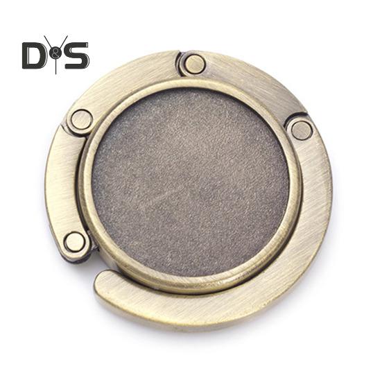 Складной крючок для сумки с магнитом, противоскользящий дизайн, универсальная совместимость, экономящий место металлический крючок для сумки, вешалка для кошелька
Складной крючок для сумки с магнитом, противоскользящий дизайн, универсальная совместимость, экономящий место металлический крючок для сумки, вешалка для кошелька