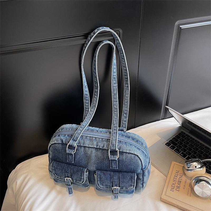 Retro portable bowling bag women s new trendy fashion armpit bag large capacity simple shoulder bag синій
Retro portable bowling bag women s new trendy fashion armpit bag large capacity simple shoulder bag синій