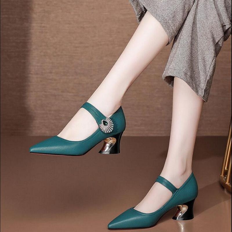 Soft Leather Shallow Single Shoes ,Pointed Toe Spring New Women Mid Heels ,Strap ,Female Footware ,Big Size ,Black ,Green
Soft Leather Shallow Single Shoes ,Pointed Toe Spring New Women Mid Heels ,Strap ,Female Footware ,Big Size ,Black ,Green