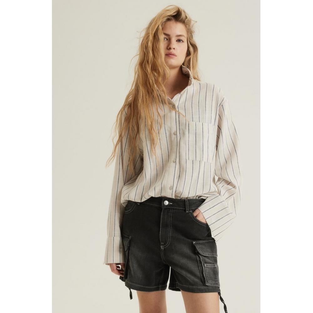 Джинсовые шорты карго HM со стандартной талией, черные 
Джинсовые шорты карго HM со стандартной талией, черные