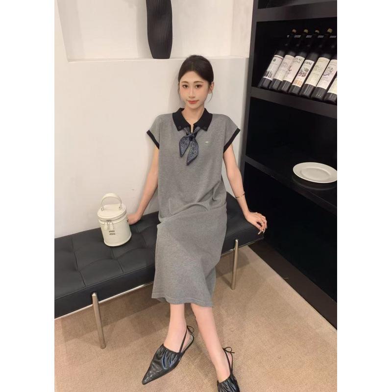 New Casual Patchwork Maternity Dress with Silk Scarf – Loose-Fit Plus Size Postpartum Nursing Attire. 2XL
New Casual Patchwork Maternity Dress with Silk Scarf – Loose-Fit Plus Size Postpartum Nursing Attire. 2XL